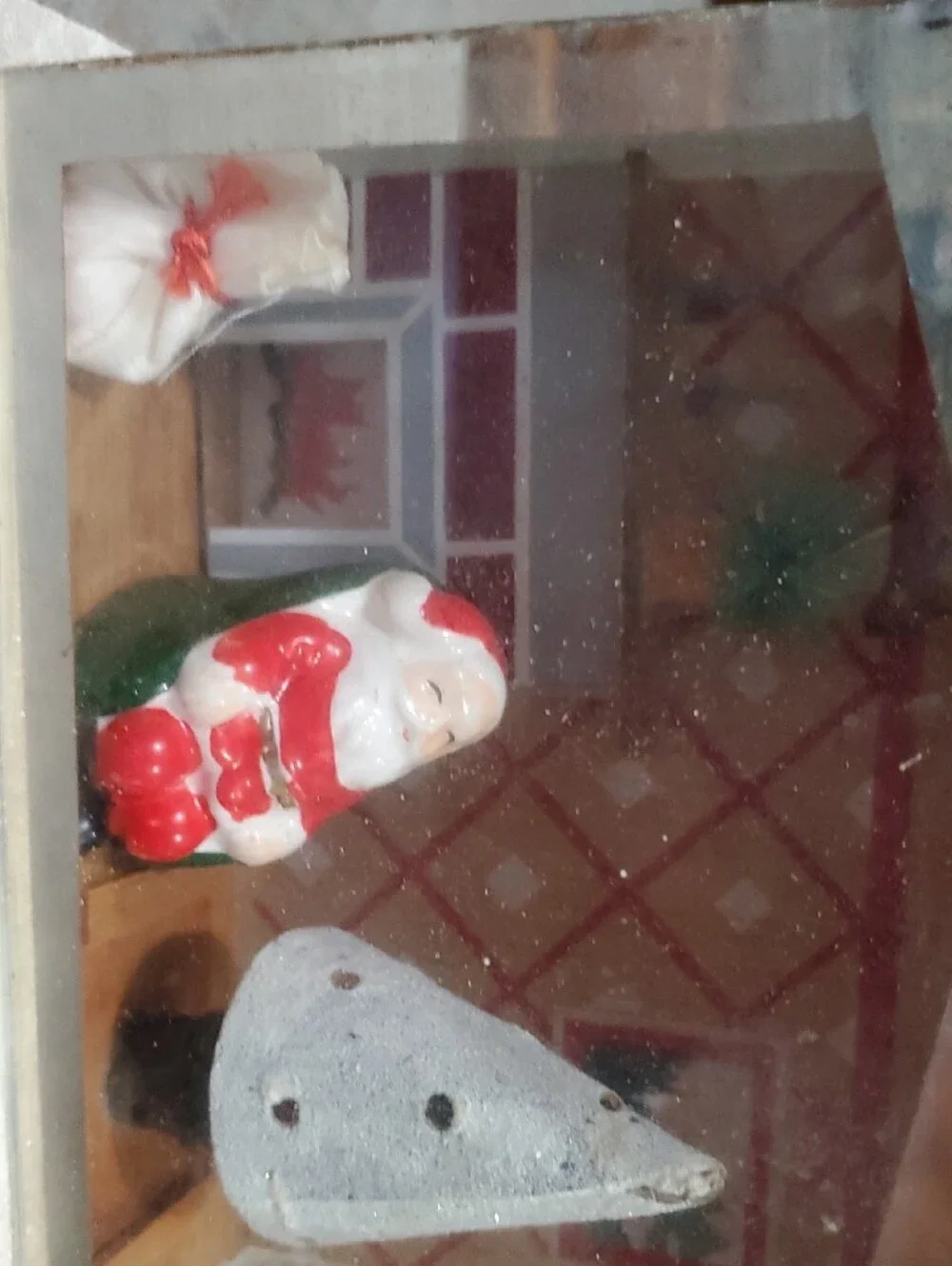 Vintage Japan Light Up Twinkle Shadow Box Santa House
